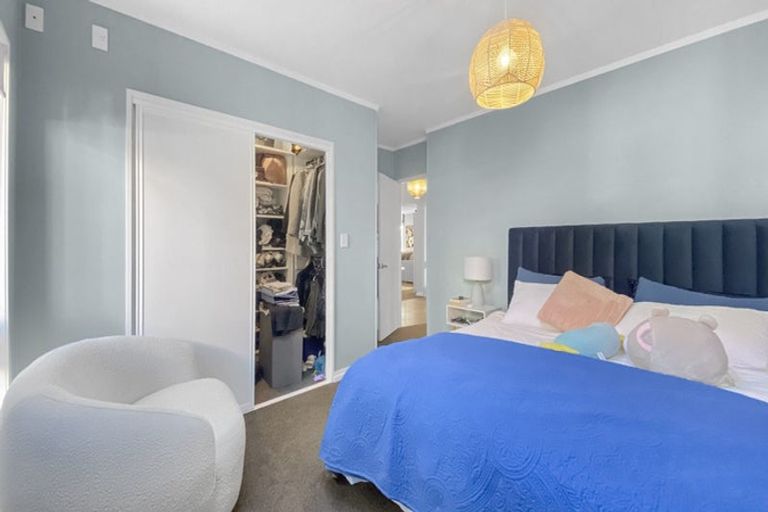Photo of property in 28 Merriefield Avenue, Forrest Hill, Auckland, 0620
