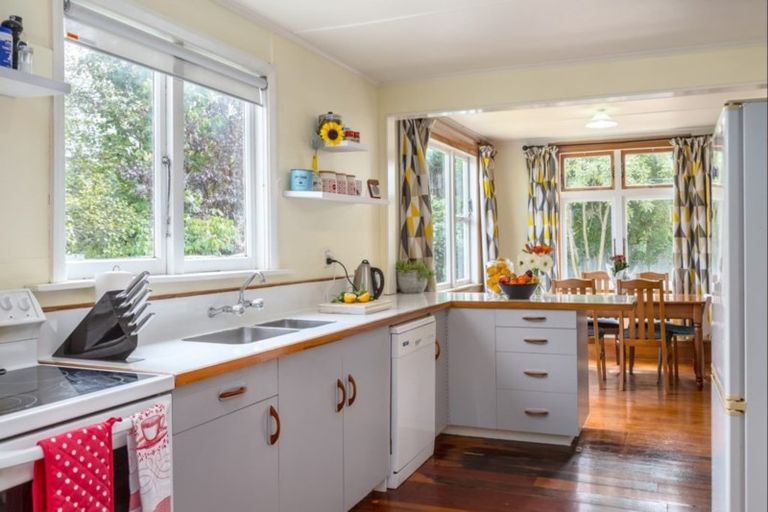 Photo of property in 107 Pembroke Street, Carterton, 5713