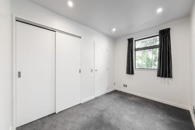 Photo of property in 15 San Sebastian Road, Kelburn, Wellington, 6012