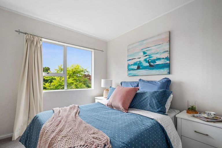 Photo of property in 15 Annison Avenue, Glen Eden, Auckland, 0602