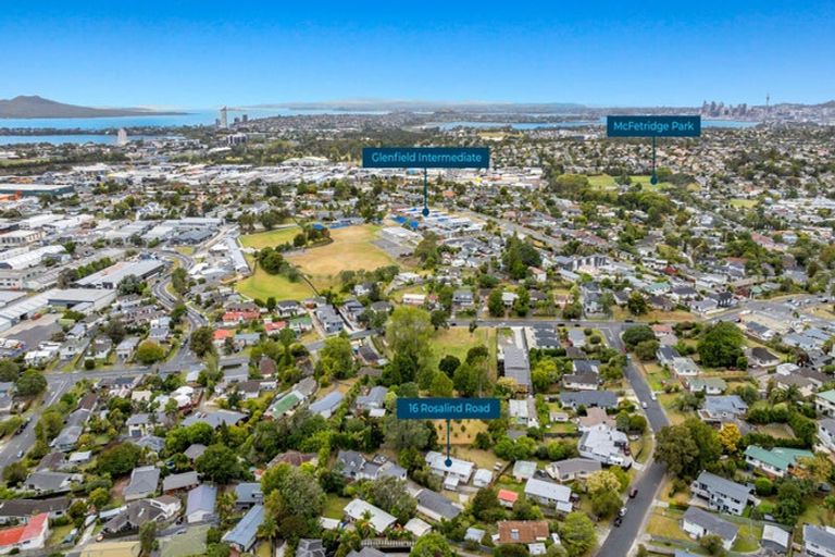 Photo of property in 16 Rosalind Road, Glenfield, Auckland, 0629