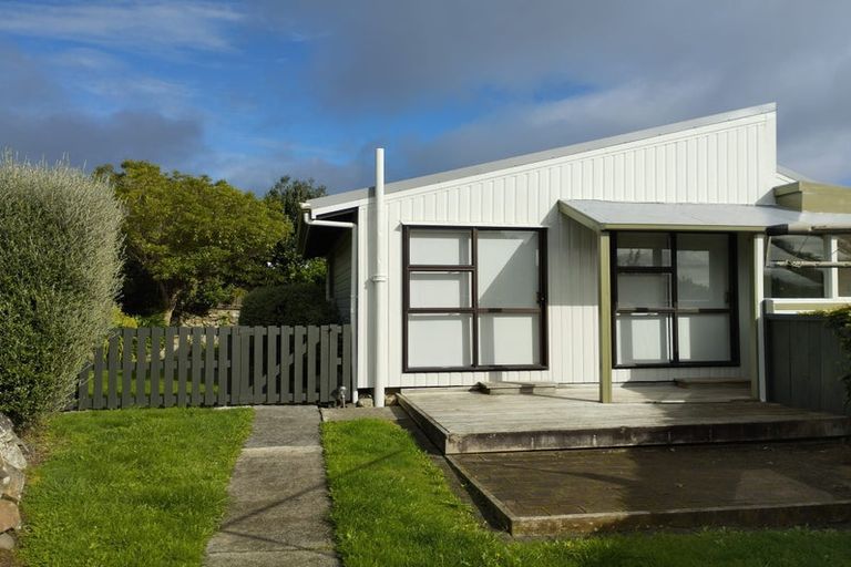 Photo of property in 19 Carluke Street, Paparangi, Wellington, 6037
