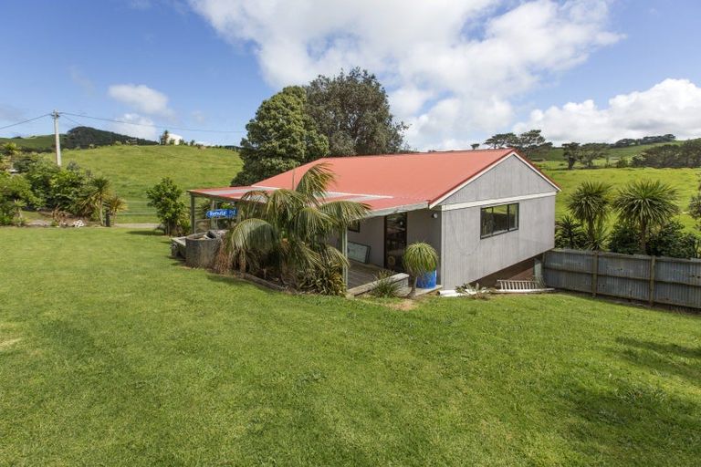Photo of property in 476 Rehutai Road, Baylys Beach, Dargaville, 0377