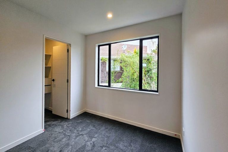 Photo of property in 7b Lewisham Street, Highland Park, Auckland, 2010