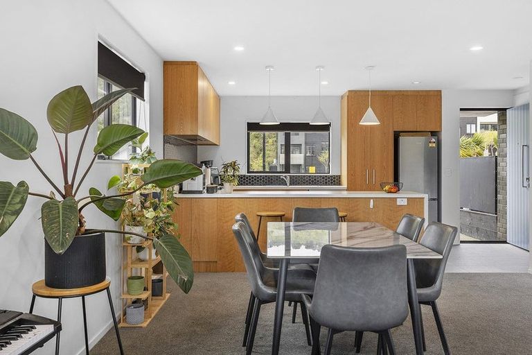 Photo of property in 16 Bee Lane, Whitby, Porirua, 5024