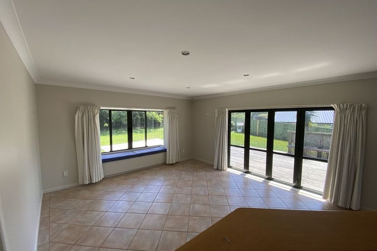 Photo of property in 42 Parkhill Road, Mellons Bay, Auckland, 2014