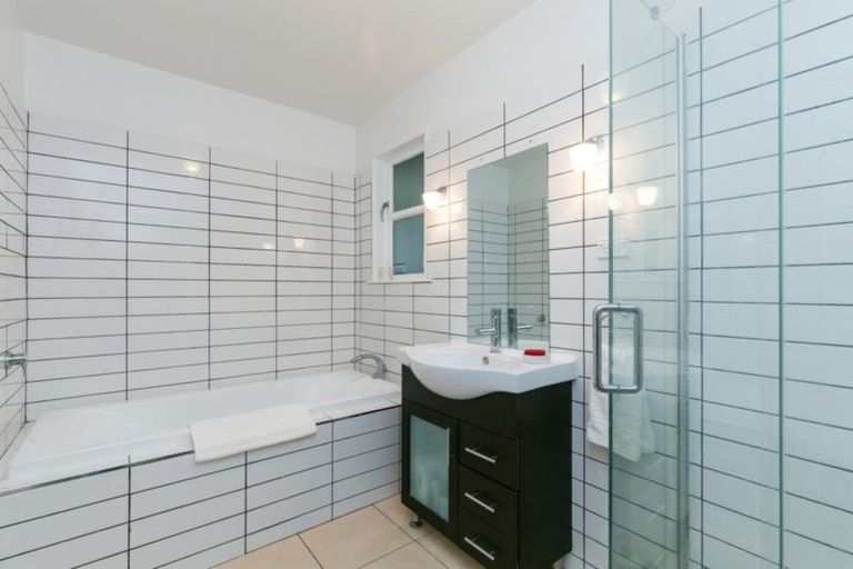 Photo of property in 123 Grafton Road, Roseneath, Wellington, 6011