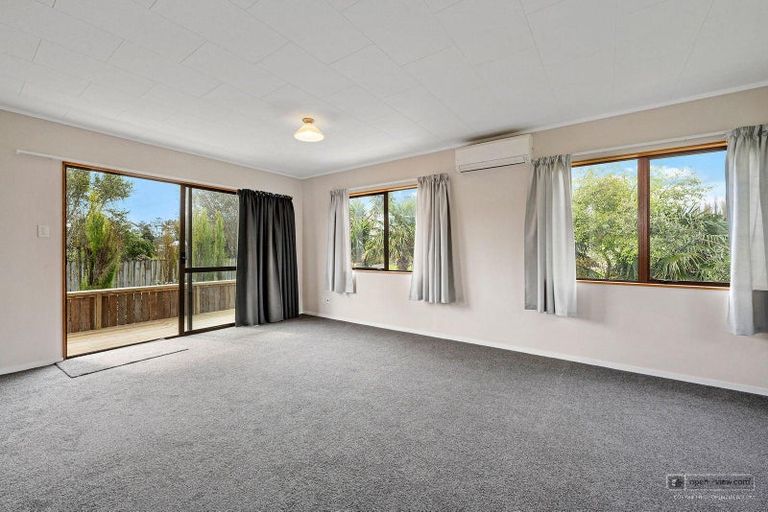 Photo of property in 1/32 Parakai Avenue, Parakai, 0830