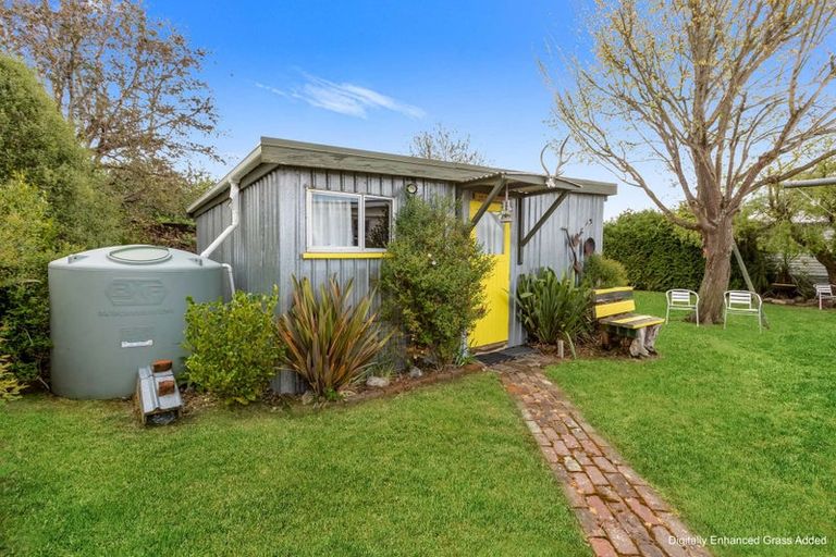 Photo of property in 64 Leamington Street, Waikaia, 9778