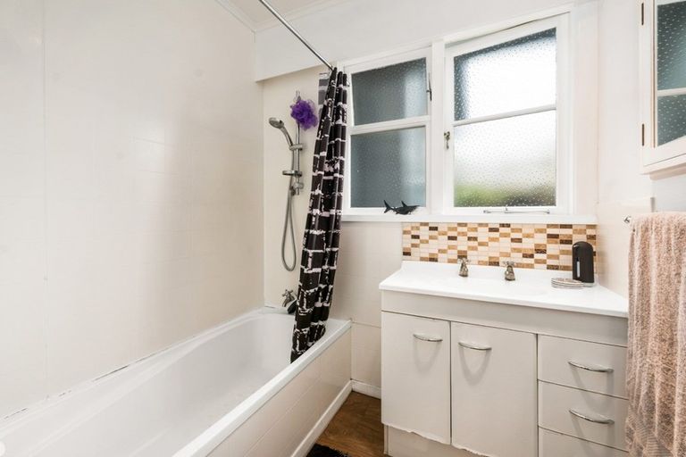 Photo of property in 20 Corlett Street, Utuhina, Rotorua, 3015