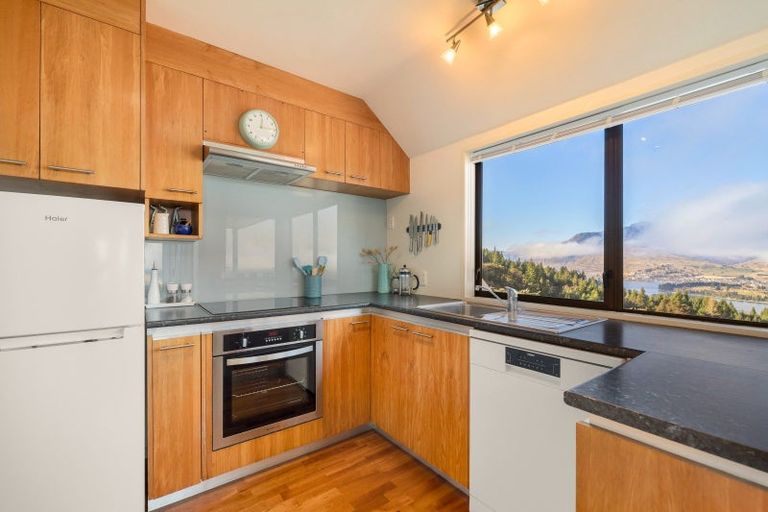 Photo of property in 110b Wynyard Crescent, Fernhill, Queenstown, 9300