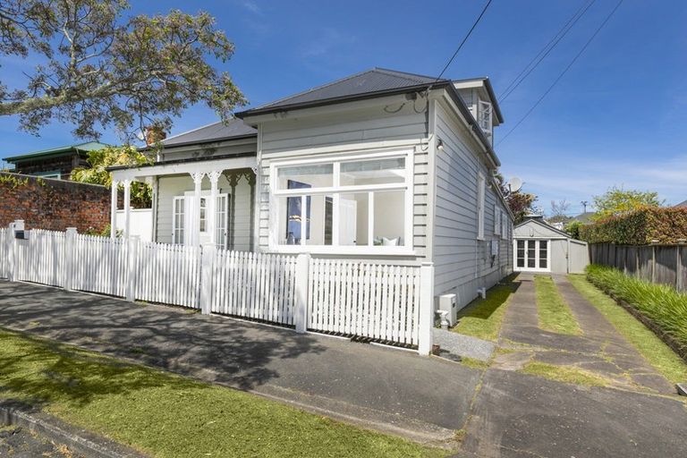 Photo of property in 31 Mozeley Avenue, Devonport, Auckland, 0624