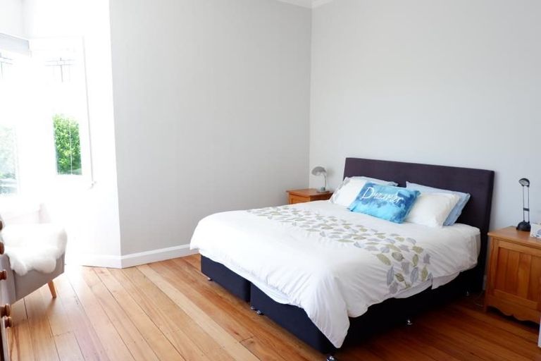 Photo of property in 35 Central Terrace, Kelburn, Wellington, 6012