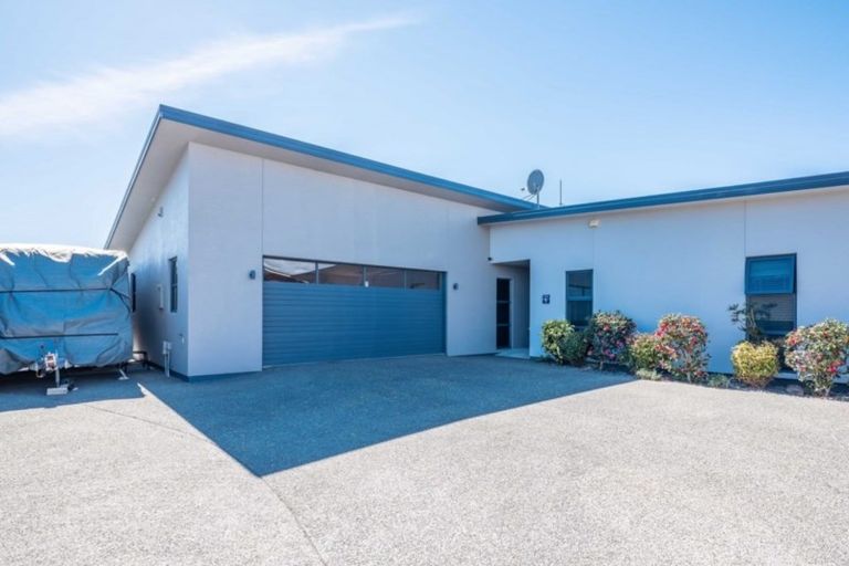 Photo of property in 10 Simpson Crescent, Raumati Beach, Paraparaumu, 5032