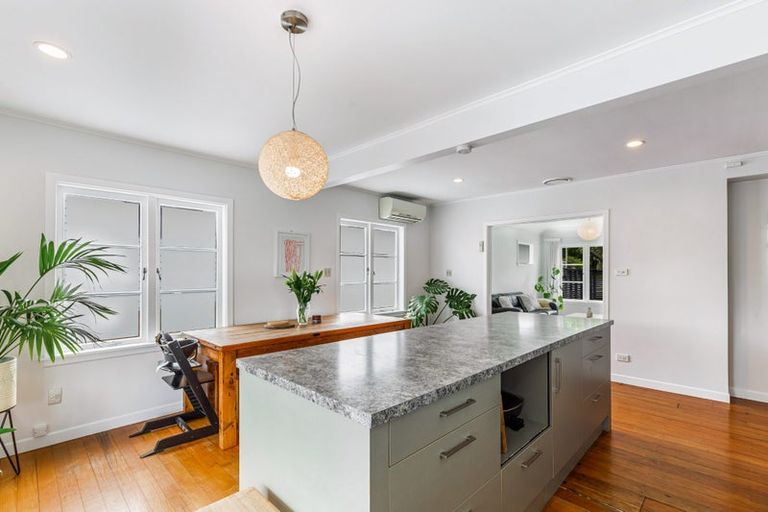 Photo of property in 51 Matipo Road, Te Atatu Peninsula, Auckland, 0610