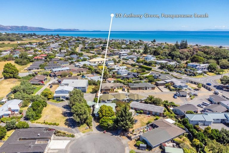 Photo of property in 30 Anthony Grove, Paraparaumu Beach, Paraparaumu, 5032
