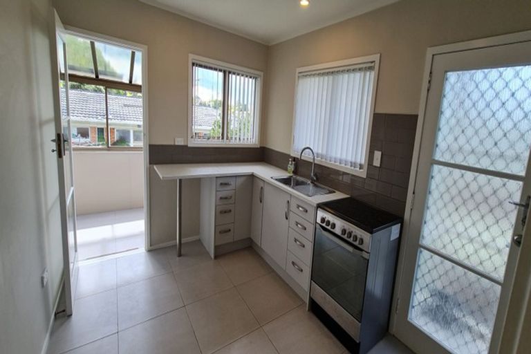 Photo of property in 2/52 Bentley Avenue, Glenfield, Auckland, 0629