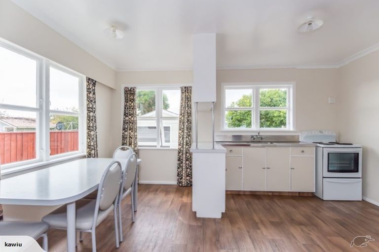 Photo of property in 9 Ross Street, Levin, 5510