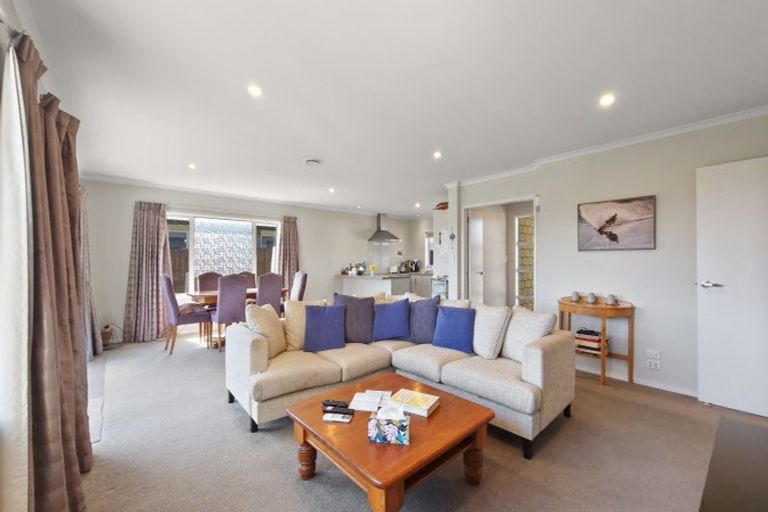 Photo of property in 27 Carroll Place, Owhata, Rotorua, 3010