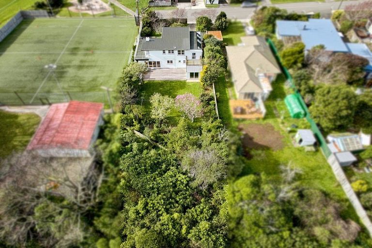 Photo of property in 7 Park Avenue, Tawa, Wellington, 5028