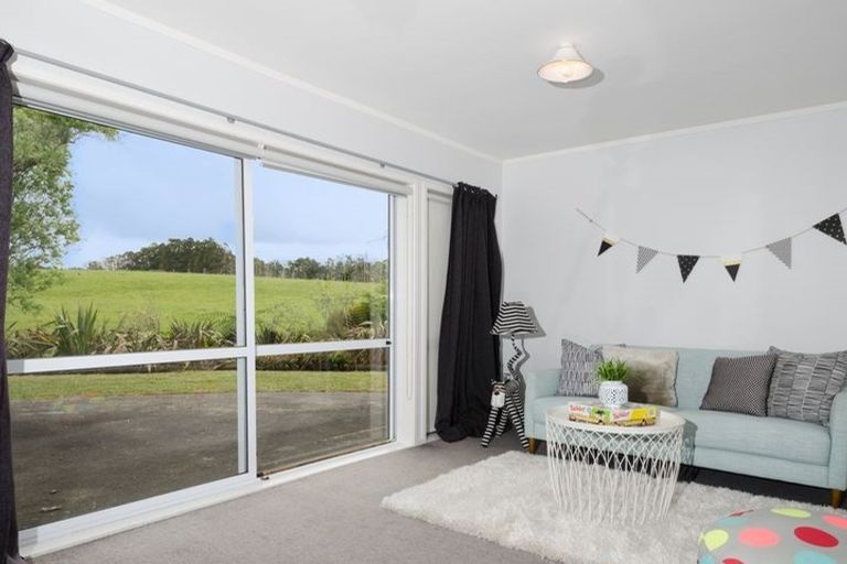 Photo of property in 59 Moontide Road, Kumeu, 0892
