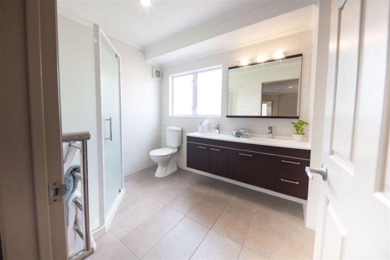 Photo of property in 18 Seacrest Drive, West Harbour, Auckland, 0618