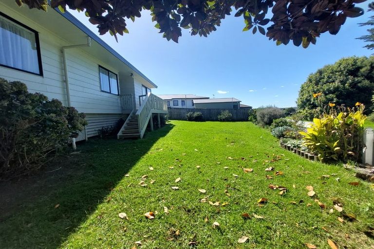 Photo of property in 2/13 Coubray Place, Botany Downs, Auckland, 2010