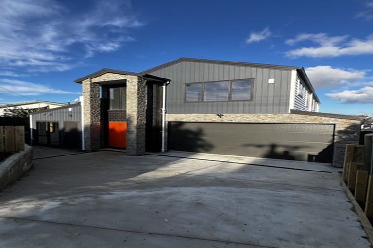 Photo of property in 47 Coniston Avenue, Te Atatu South, Auckland, 0610