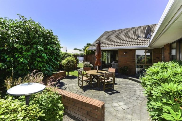 Photo of property in 98 Regency Crescent, Redwood, Christchurch, 8051