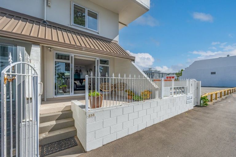 Photo of property in 233 Marine Parade, Napier South, Napier, 4110