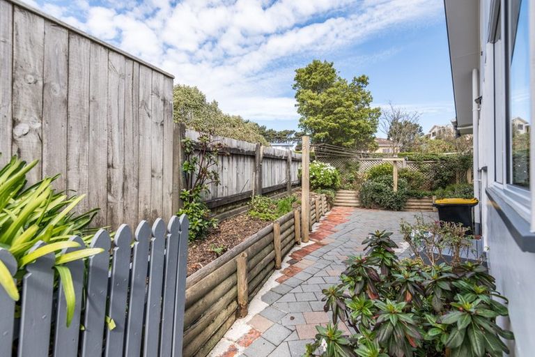 Photo of property in 29 Guadeloupe Crescent, Grenada Village, Wellington, 6037