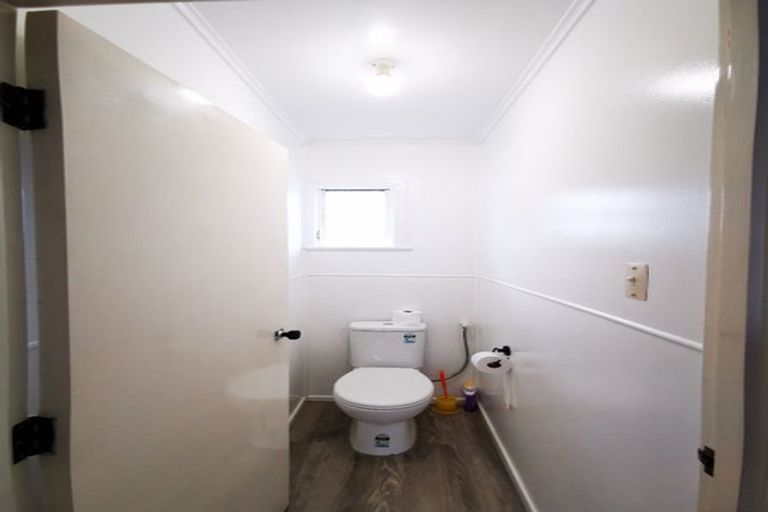 Photo of property in 1/88 Tirimoana Road, Te Atatu South, Auckland, 0602