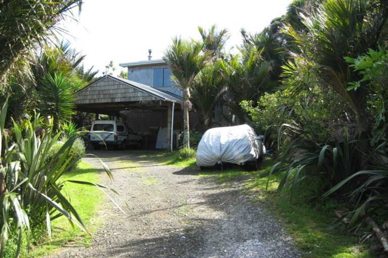 Photo of property in 42 Tasman View Road, Te Henga / Bethells Beach, Henderson, 0781