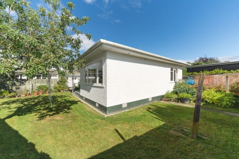 Photo of property in 2 Surrey Crescent, Hokowhitu, Palmerston North, 4410