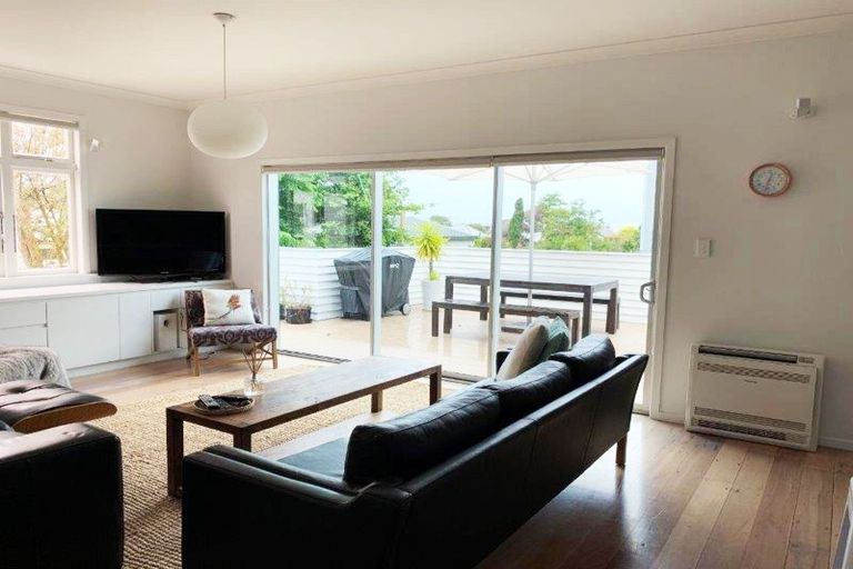 Photo of property in 17 Morley Street, New Plymouth, 4310