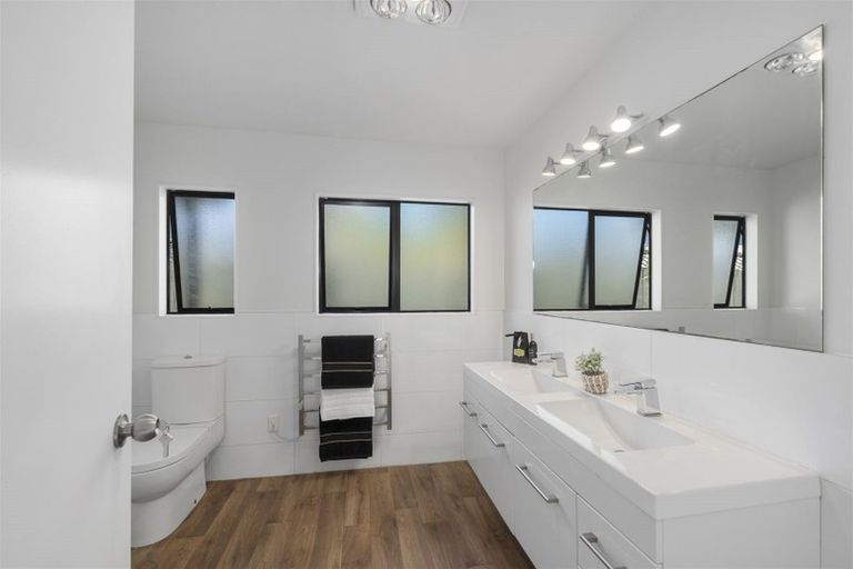 Photo of property in 12a Croydon Road, New Lynn, Auckland, 0600