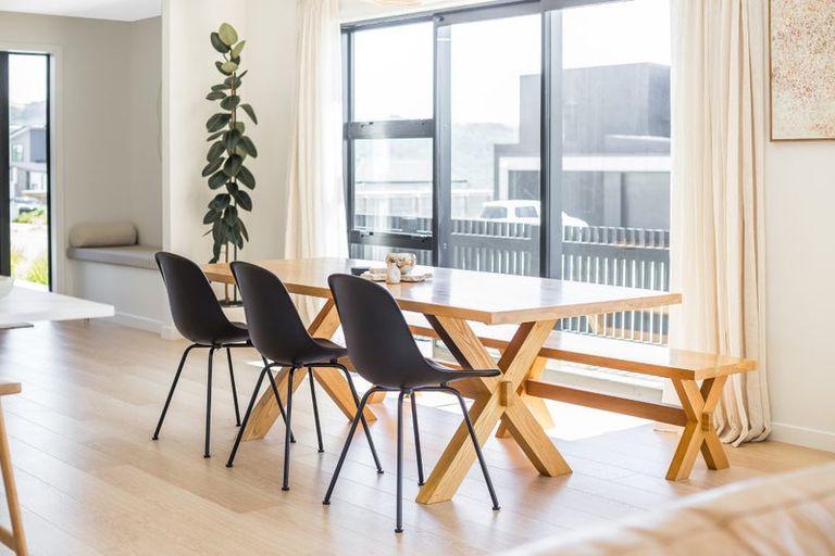 Photo of property in 75 Queen Charlotte Drive, Aotea, Porirua, 5024