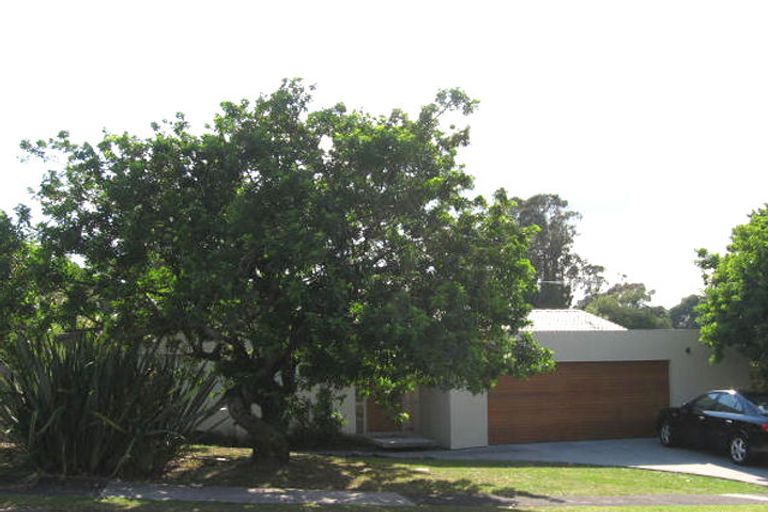 Photo of property in 3 King Richard Place, Browns Bay, Auckland, 0630