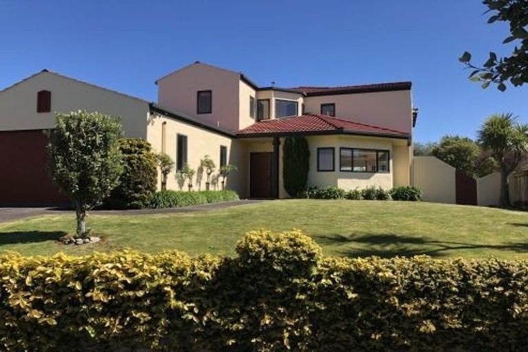 Photo of property in 32 Kilkenny Place, Fitzherbert, Palmerston North, 4410