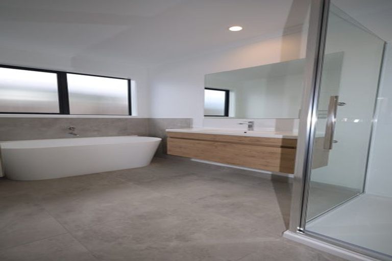 Photo of property in 10 Julie Lane, Papamoa, 3118