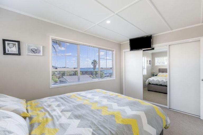 Photo of property in 1354a Whangaparaoa Road, Army Bay, Whangaparaoa, 0930