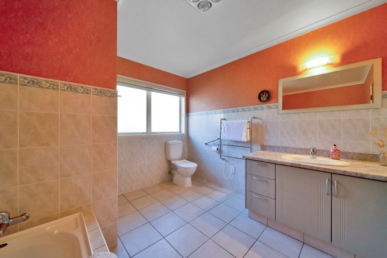 Photo of property in 7 Ngakoti Street, Urenui, 4375