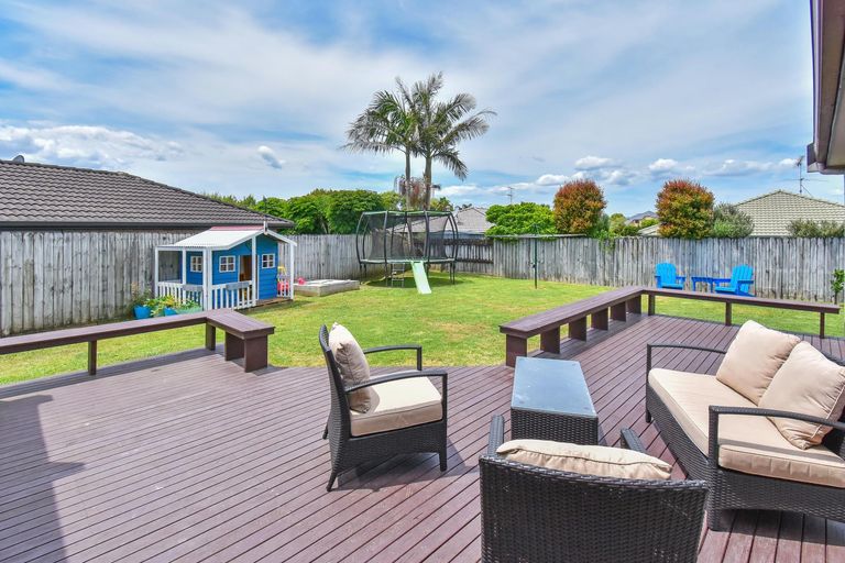 Photo of property in 18 Crannog Fen, Wattle Downs, Auckland, 2103