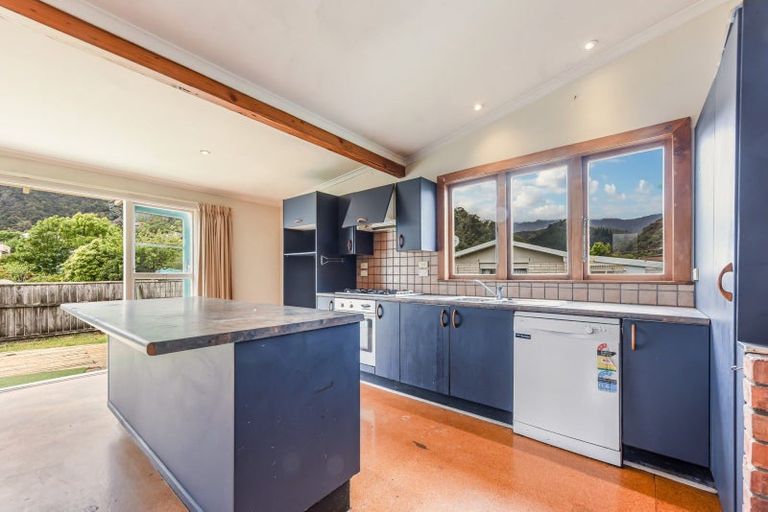 Photo of property in 24 Devon Street, Picton, 7220