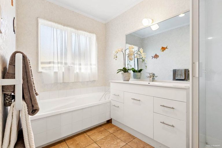 Photo of property in 2/32 Kilimanjaro Drive, Northpark, Auckland, 2013