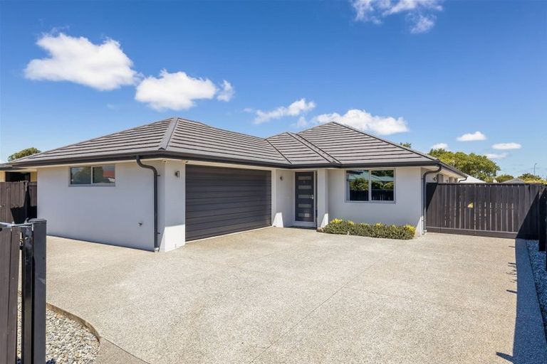 Photo of property in 155 Queenspark Drive, Parklands, Christchurch, 8083