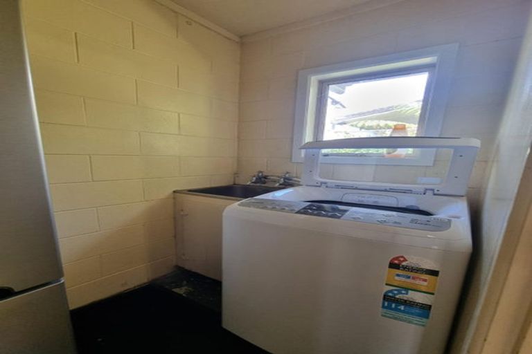 Photo of property in 2 Konini Road, Titirangi, Auckland, 0604