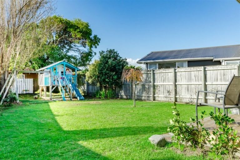 Photo of property in 15 Bahama Crescent, Paraparaumu Beach, Paraparaumu, 5032