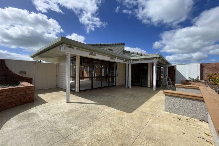 Photo of property in 1 Seagrove Road, West Harbour, Auckland, 0618