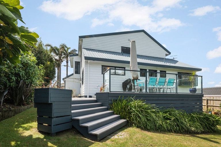 Photo of property in 11 Mayor View Terrace, Waihi Beach, 3611
